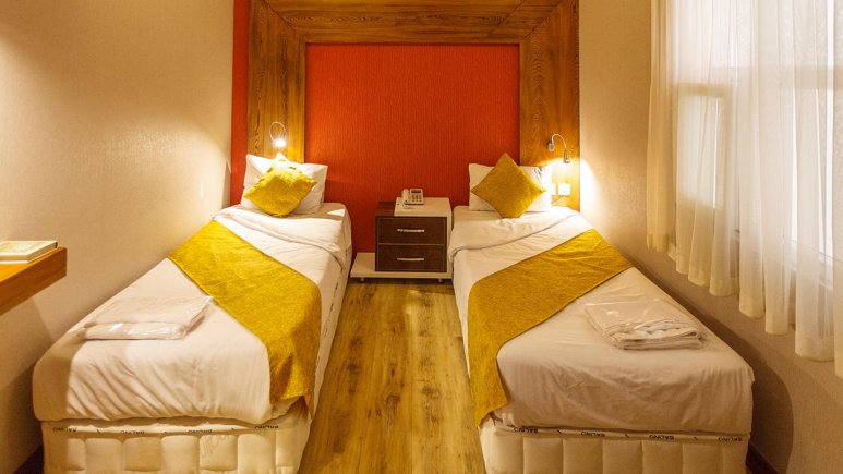 اتاق دو تخته توئین هتل آپارتمان جهان نما شیراز